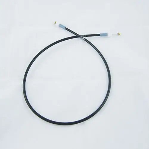 Bowdenzug in schwarzer Ausführung, mit Endstücken, für Kludi Produkte geeignet. Flexibles Kabel zeigt eine runde Form mit zwei Anschlussenden.